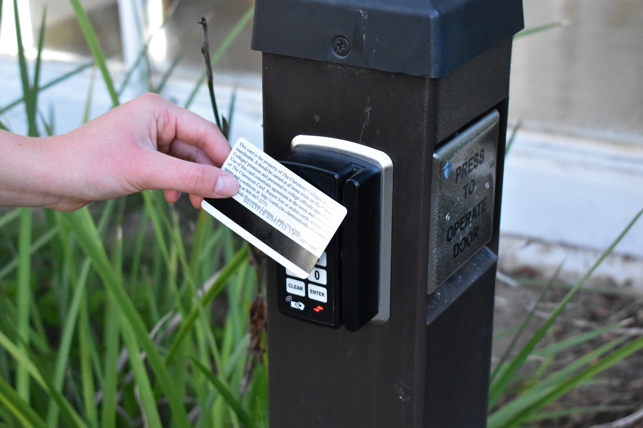 Students question residential security after Scripps transitions to keycard-only door access